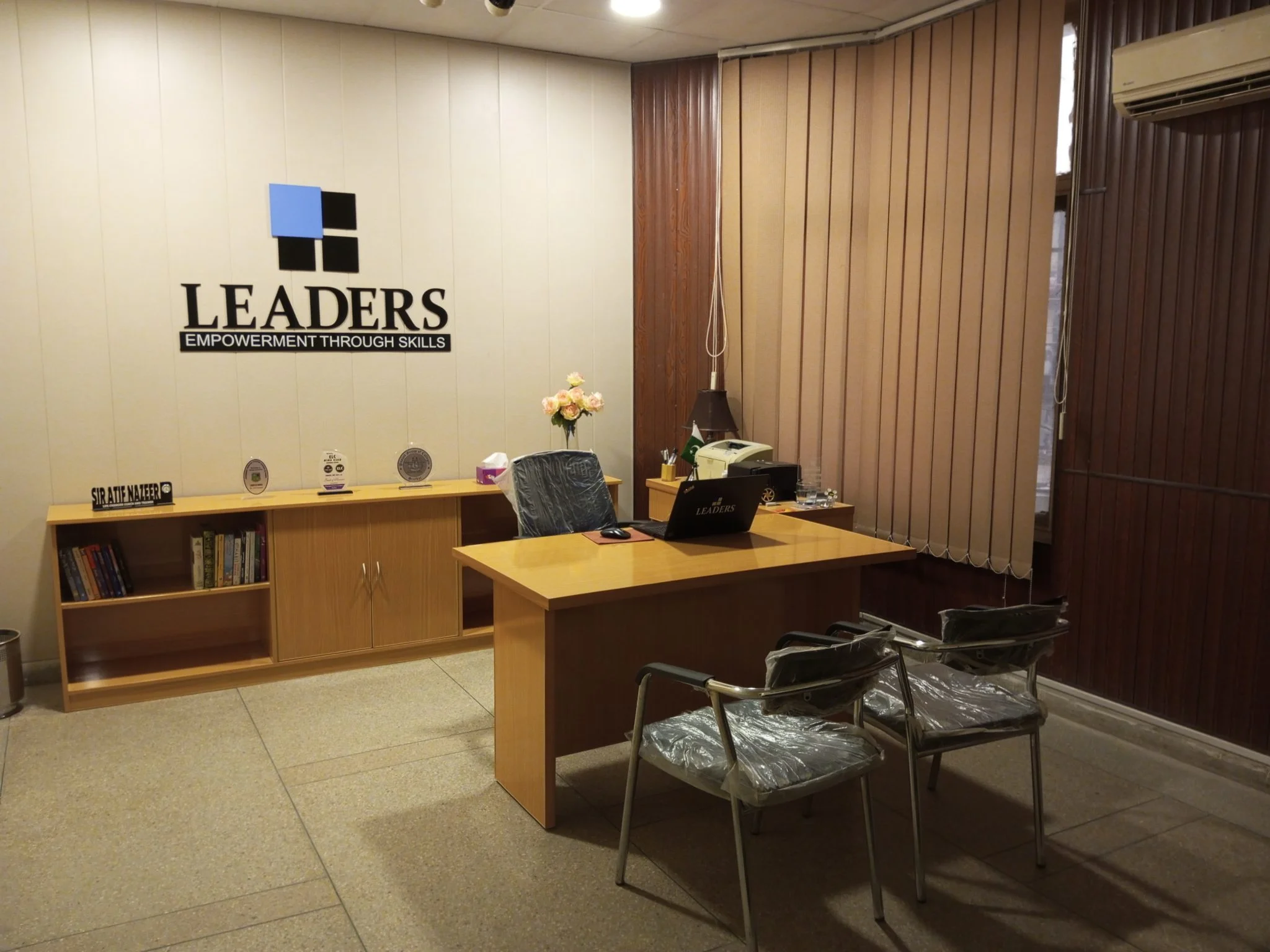 the-leaders-ceo-office